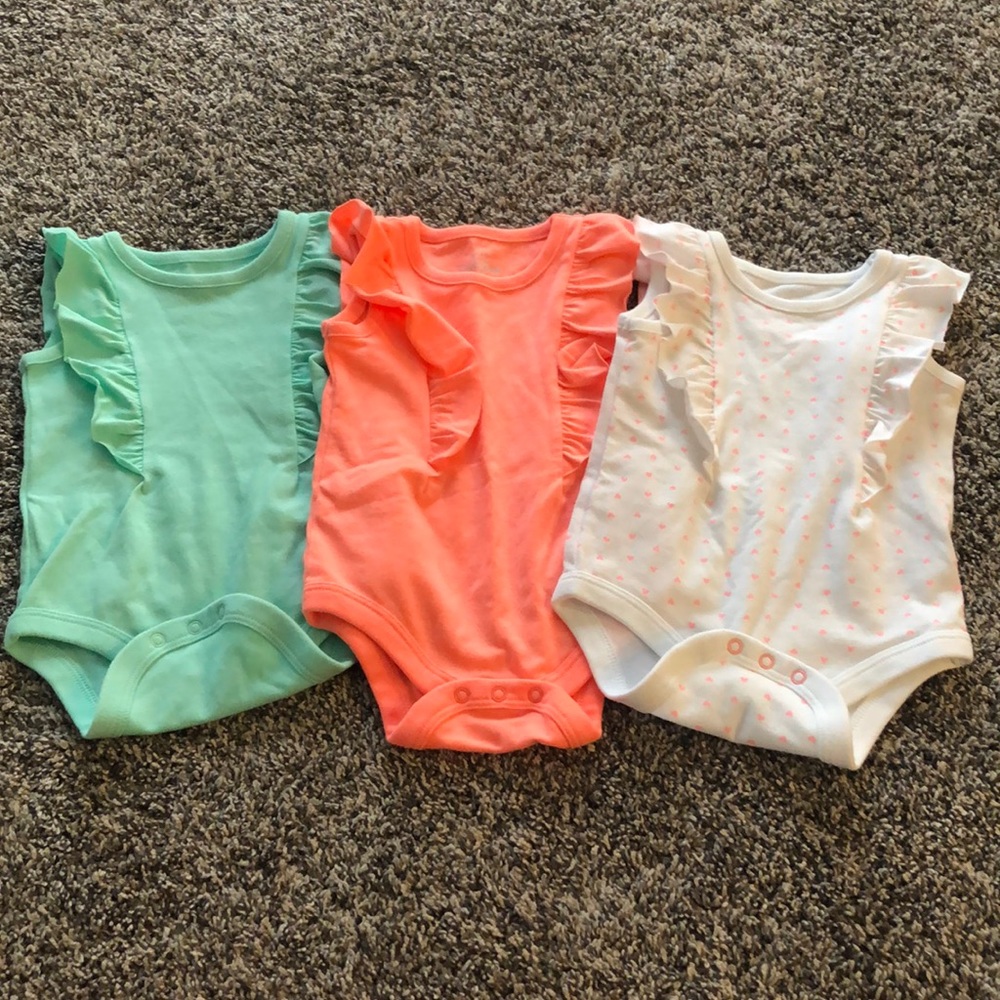 BUNDLE Sleeveless ruffled onesies
